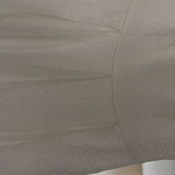 Beautiful fitted dress with flare at waist. - Picture 2 of 3